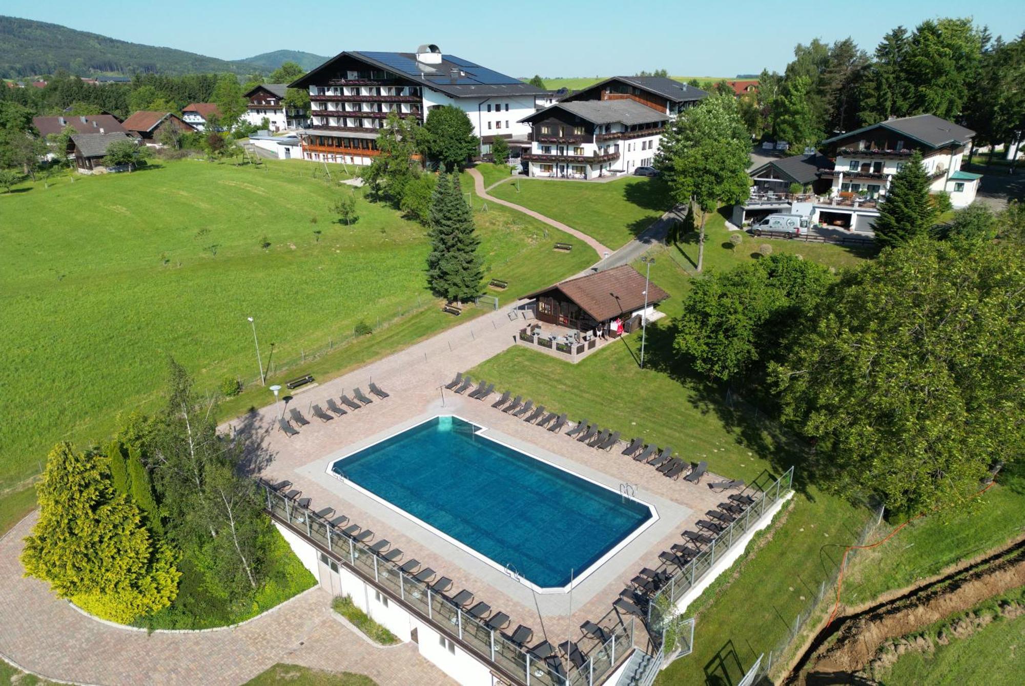 Hotel Lohninger-Schober Sankt Georgen im Attergau Kültér fotó